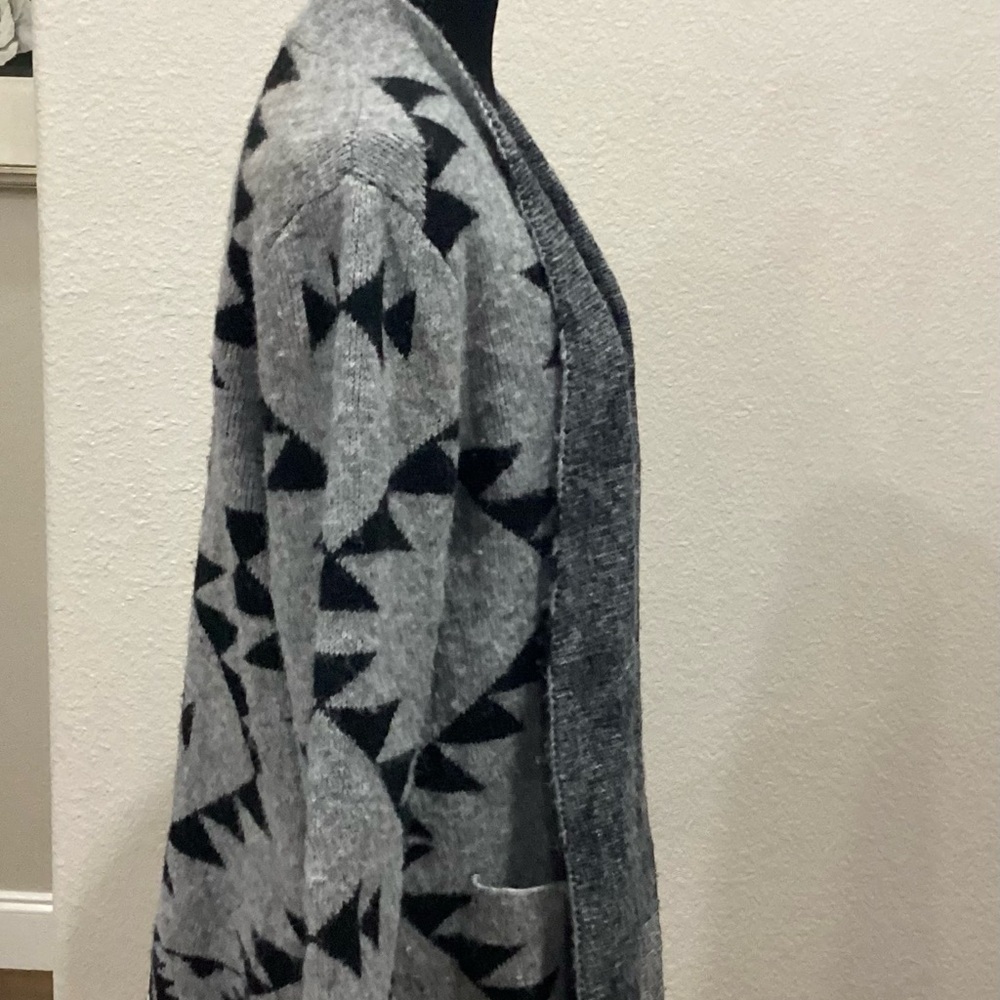 Frye Women's Open Front Knit Cozy Comfy Cardigan in Gray and Black - Picture 5 of 8
